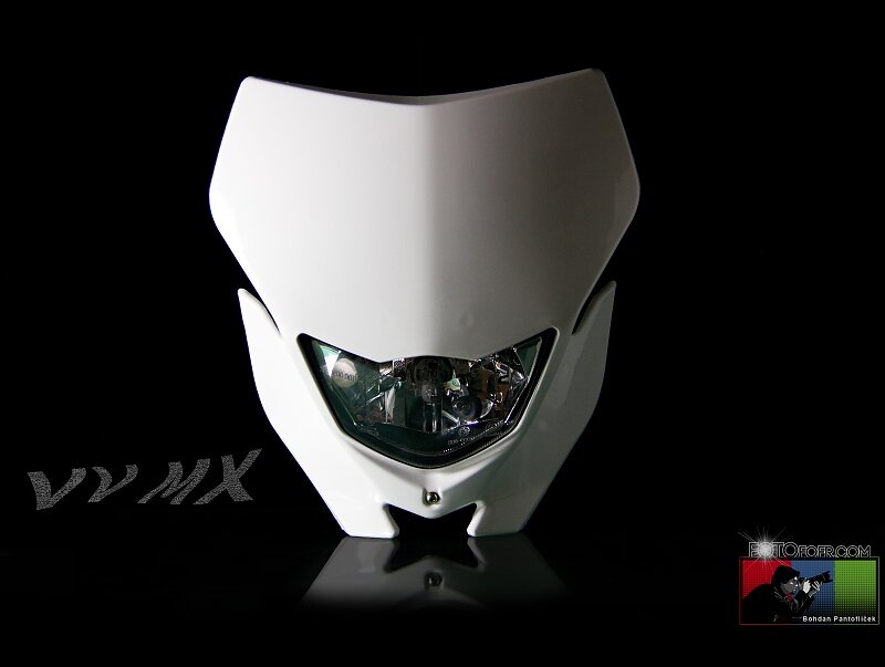 P�edn� maska se sv�tlem